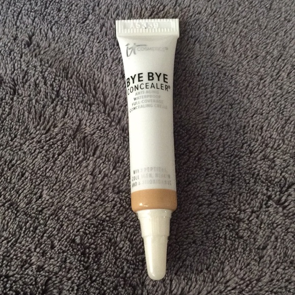 it cosmetics Other - it Cosmetics Bye Bye Concealer